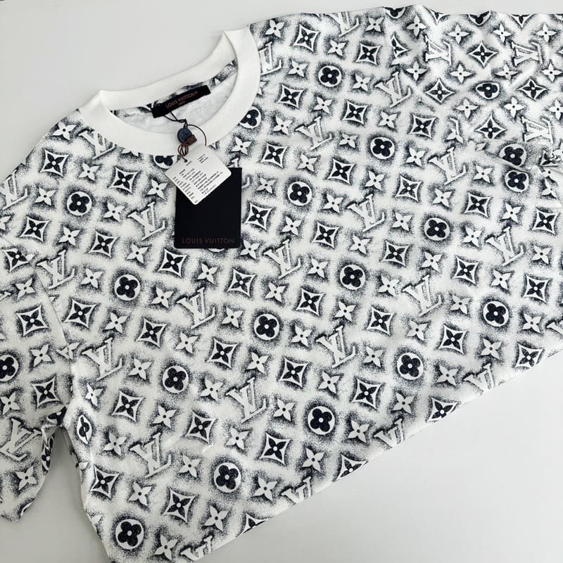 Camiseta Louis Vuitton Monogram White Deep Black