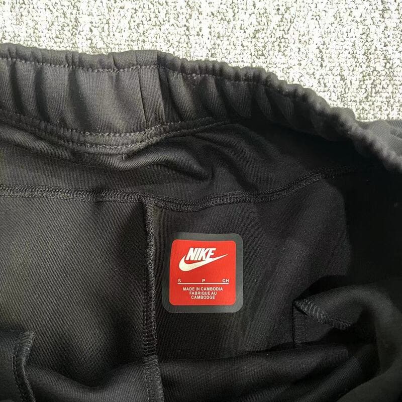 Calça Tech Fleece Nike x Syna