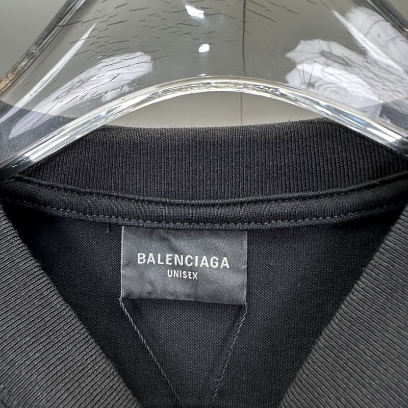 Camiseta Balenciaga Burning Unity