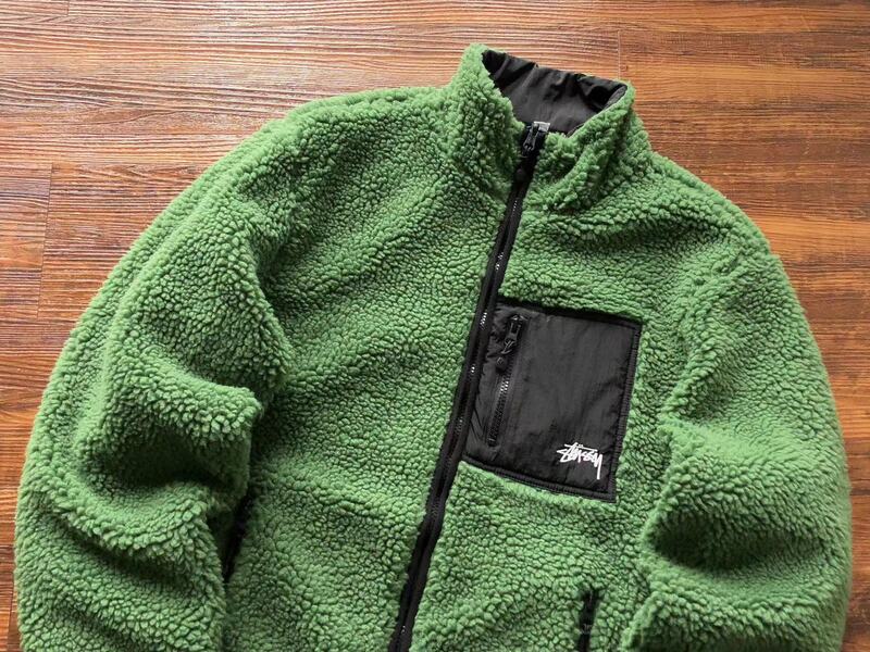 Jaqueta Stussy 8 Ball Sherpa Dupla Face