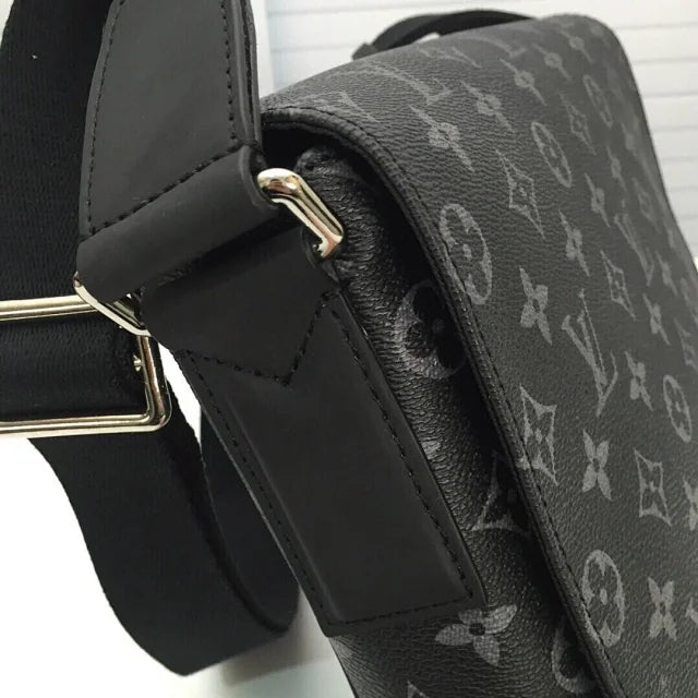 Louis Vuitton Bag Messenger District Monogram Eclipse